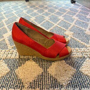 G.H. Bass & Co. Women’s Size 7.5 Bright Orange Satin Wedged Heels